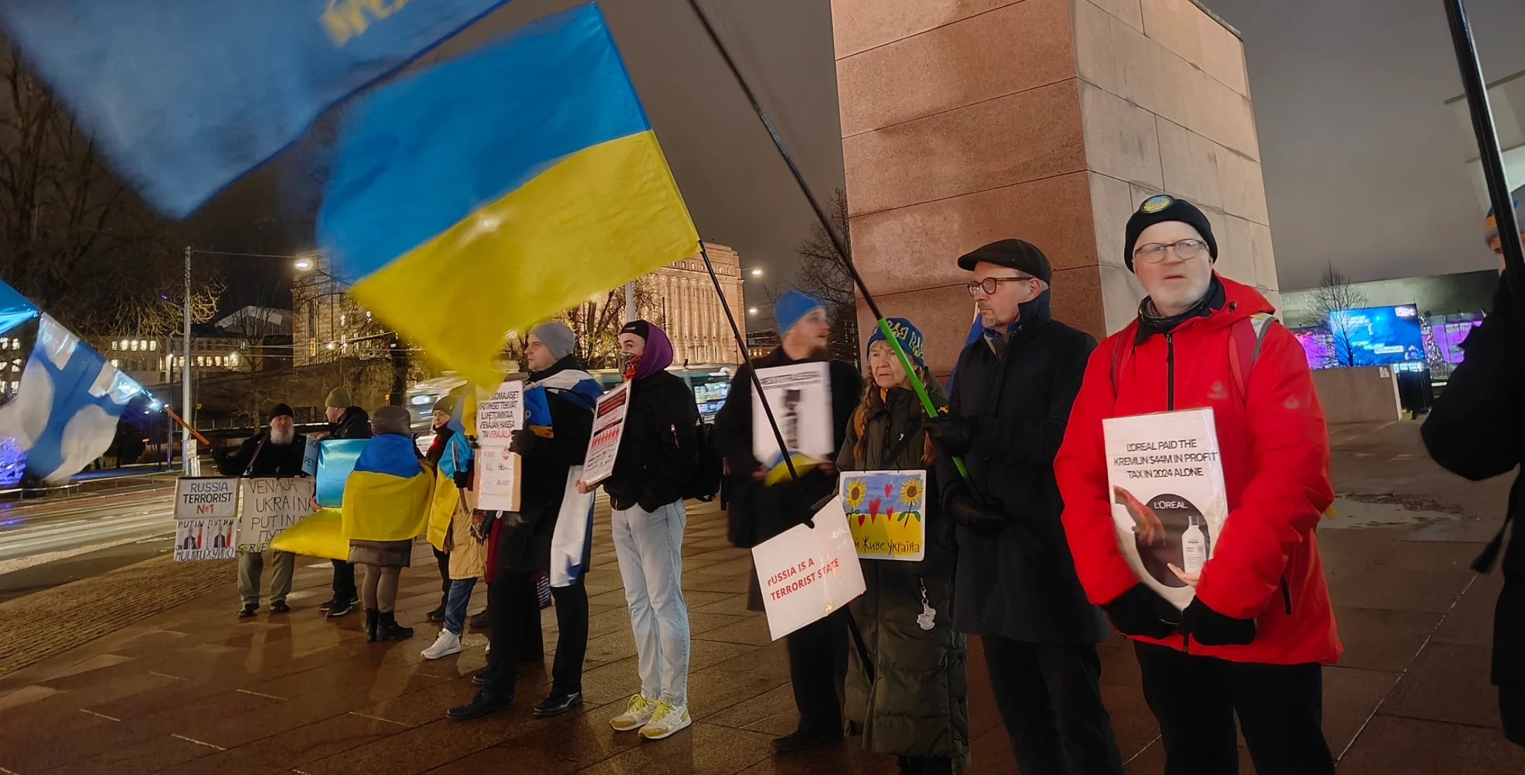 Українці в Гельсінкі мітингували проти Nestlé, Pepsi та інших компаній, які працюють у РФ