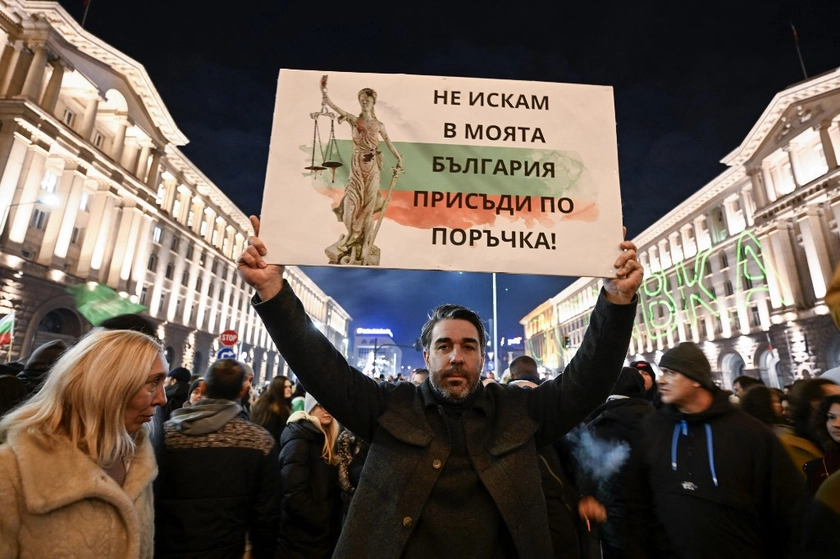 Тисячі болгар вийшли на протести напередодні шостого вотуму недовіри уряду