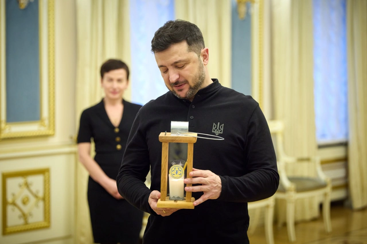 Зеленський прийняв Вифлеємський вогонь миру від скаутів