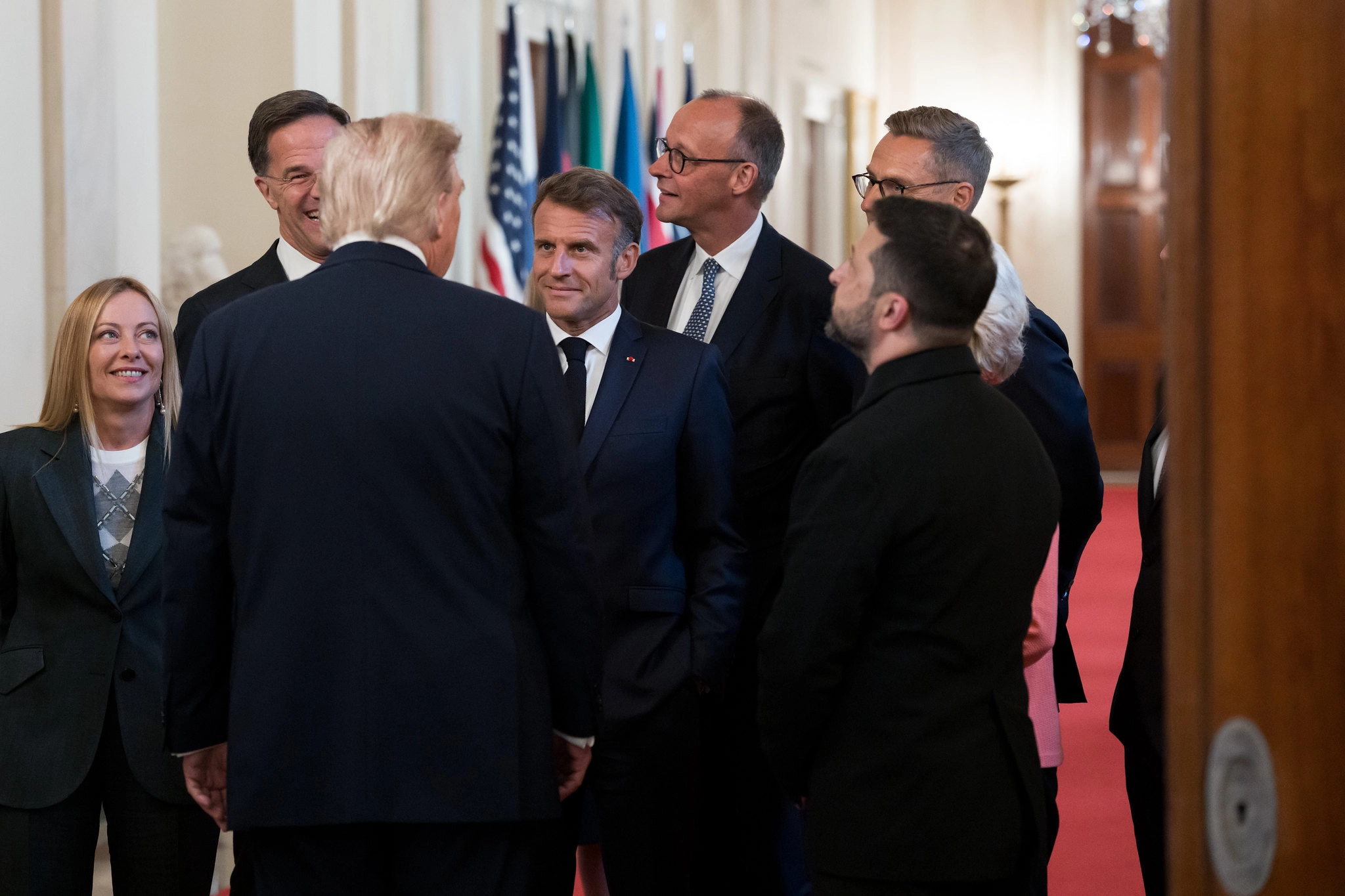 Трамп зберігає спокій, поки Європа готується до важливих мирних переговорів щодо України