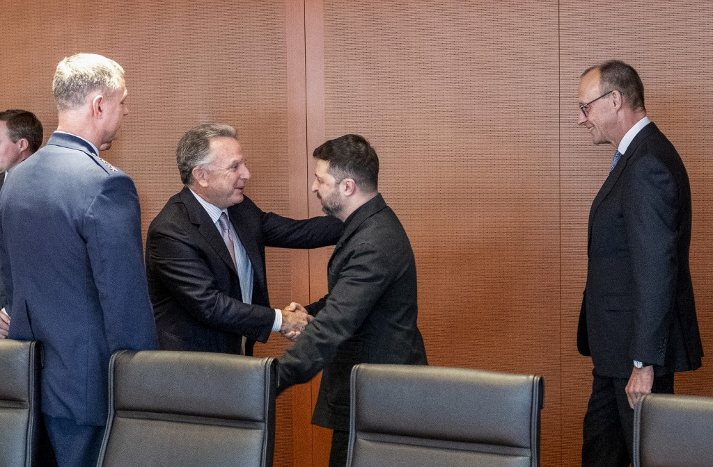 Zelensky Meets US envoys in Berlin for Talks on Ending Russia-Ukraine War