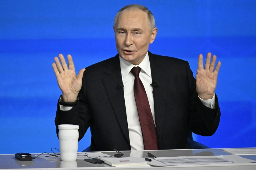 Putin Ready to Talk to France’s Macron on Ukraine: Spokesman
