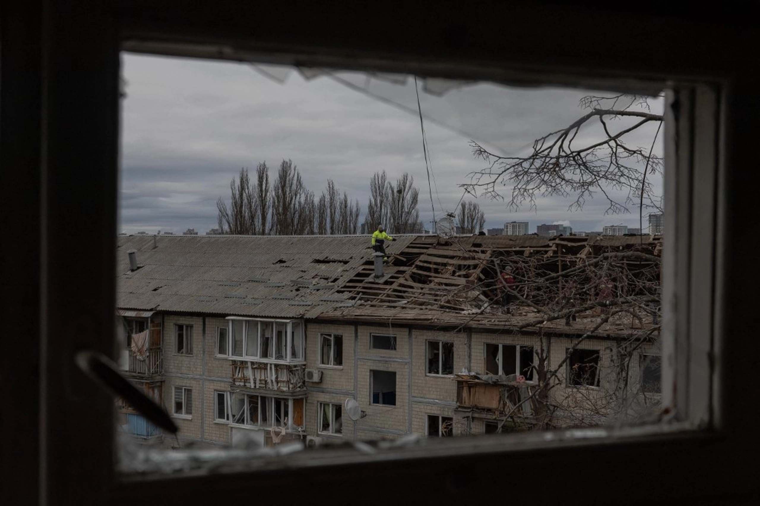 Russia Bombards Kyiv Ahead of Trump-Zelensky Peace Talks