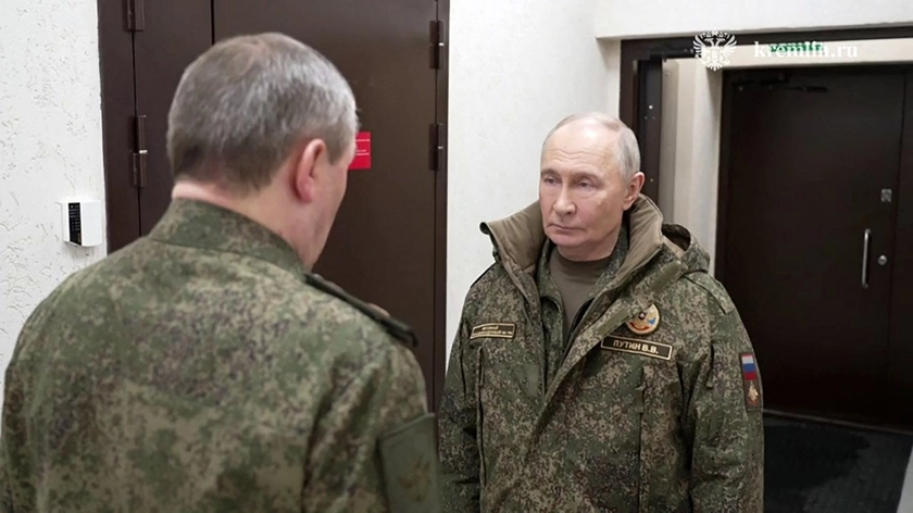 Putin Claims Battlefield Gains, Threatens Force Ahead of Trump-Zelensky Talks