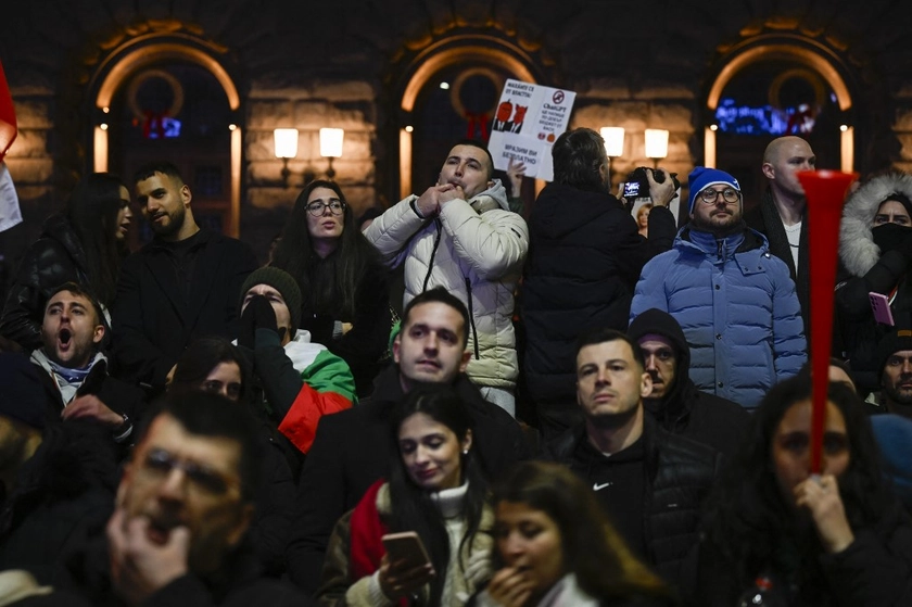 Bulgaria to Join Eurozone Amid Political Turmoil, Russian Influence Fears