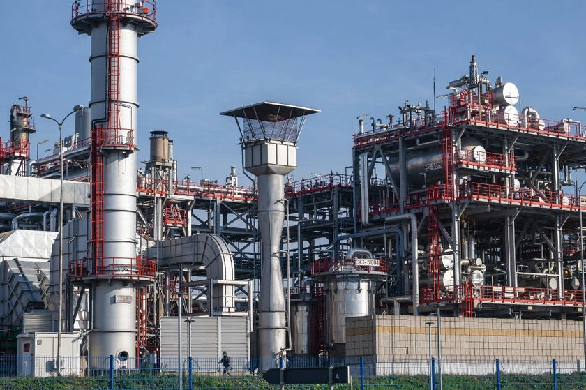 Serbian President Hopes for Quick Sale of Russian-Controlled Oil Firm