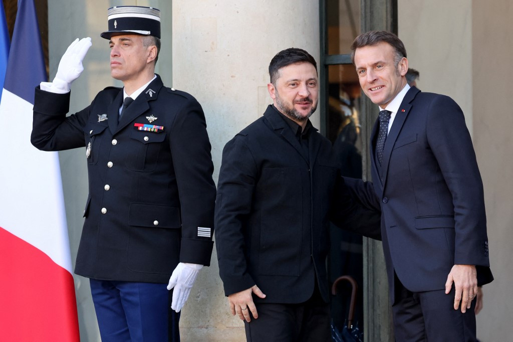 Zelensky Arrives in Paris for Coalition of the Willing Talks, Meetings With NATO and US Officials