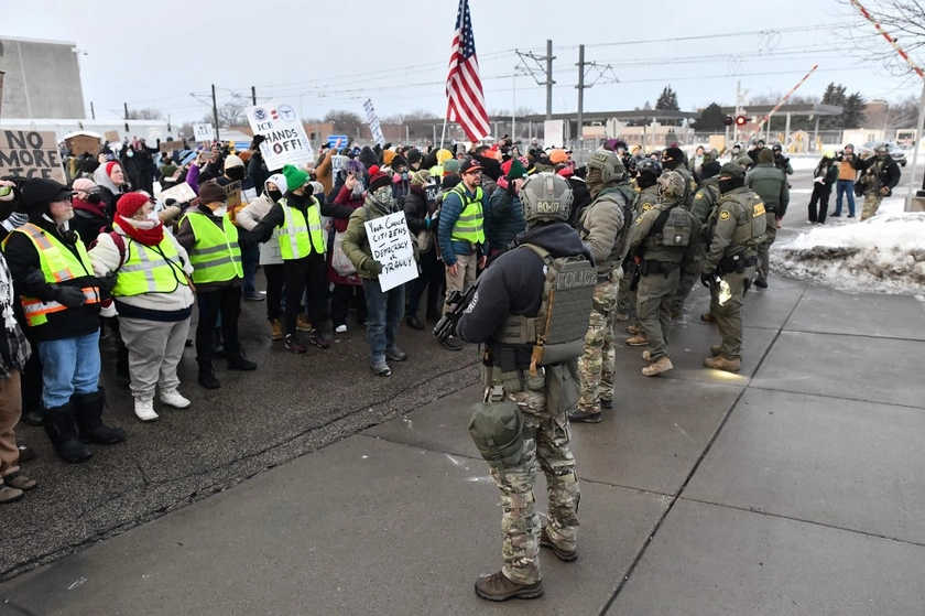 US Immigration Officer Fatally Shoots Woman in Minneapolis, Sparking Protests