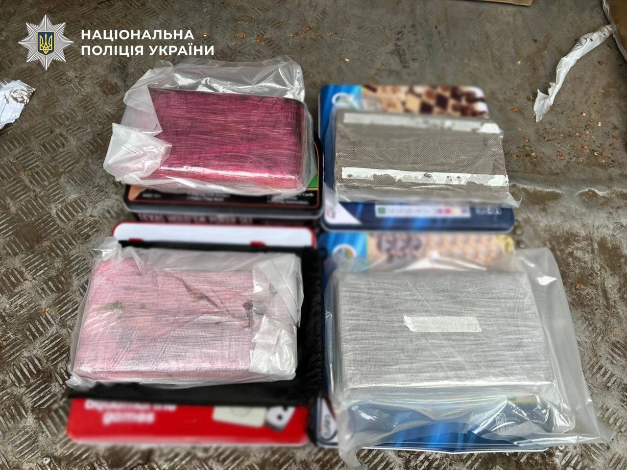 У Києві затримали іноземця, який перевозив 4 кг кокаїну