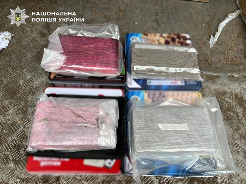 У Києві затримали іноземця, який перевозив 4 кг кокаїну