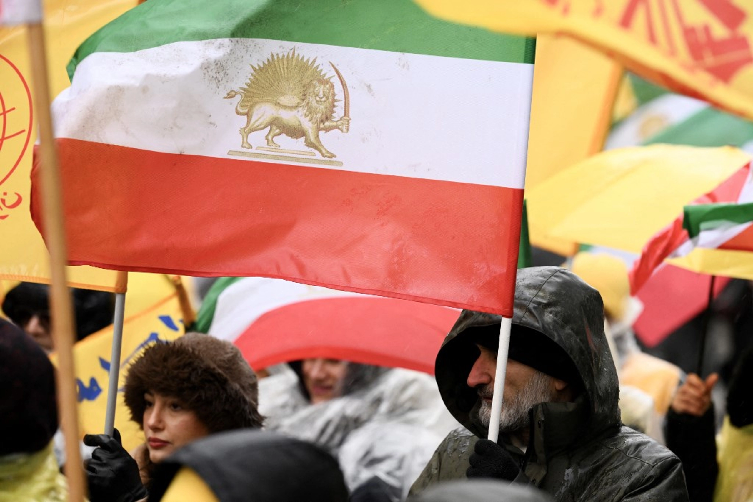Protests Swell as Iran Said to Deploy Foreign Forces, Trump Briefed on Action