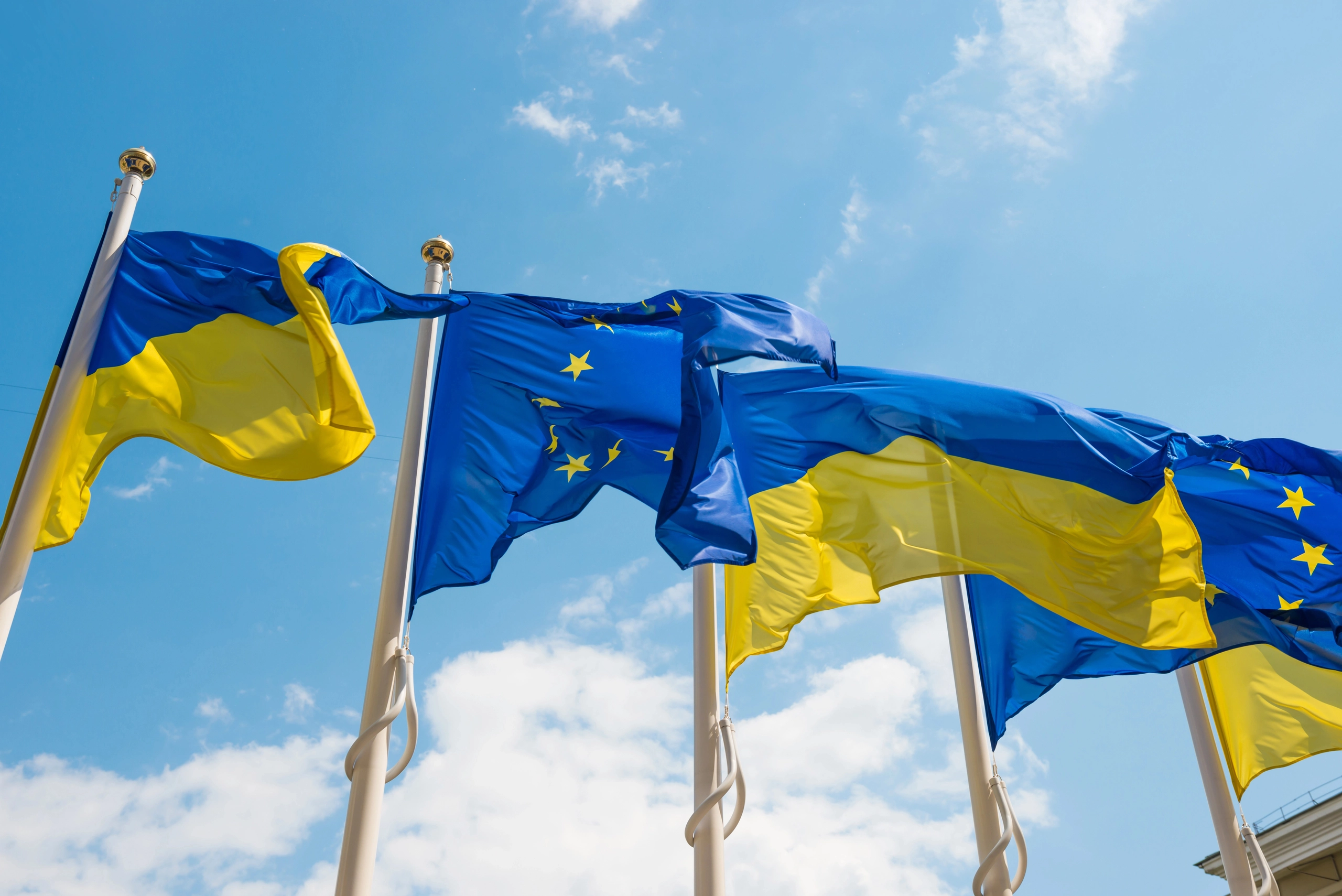 Франція хоче змусити Україну купувати європейську зброю за гроші з позики ЄС