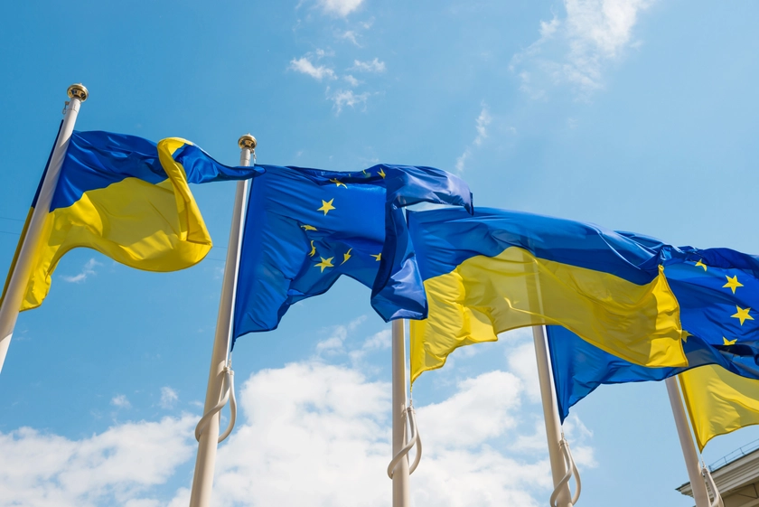 Франція хоче змусити Україну купувати європейську зброю за гроші з позики ЄС