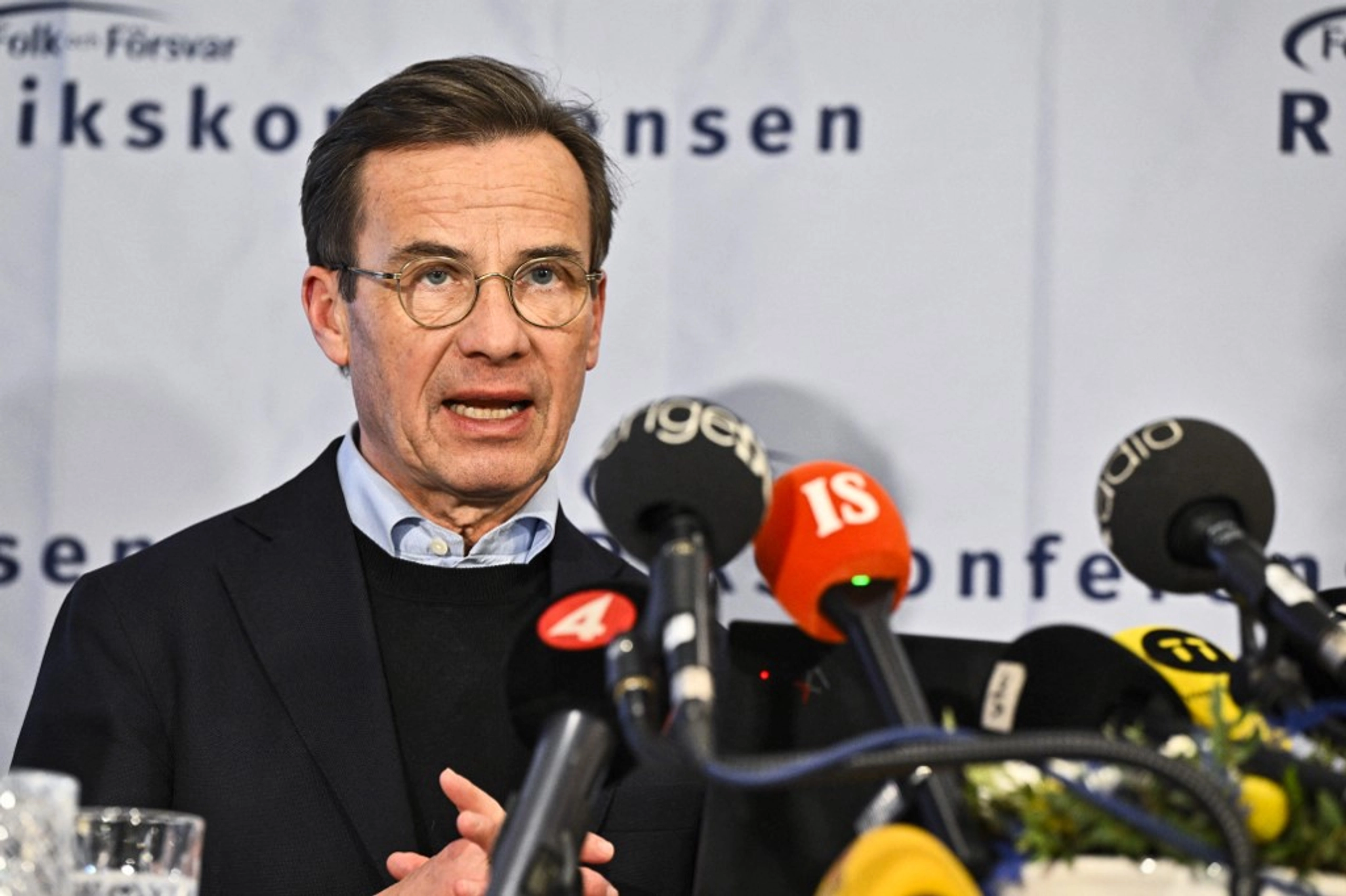 Sweden Sends Military Officers to Greenland Amid Trump’s Escalating Threats