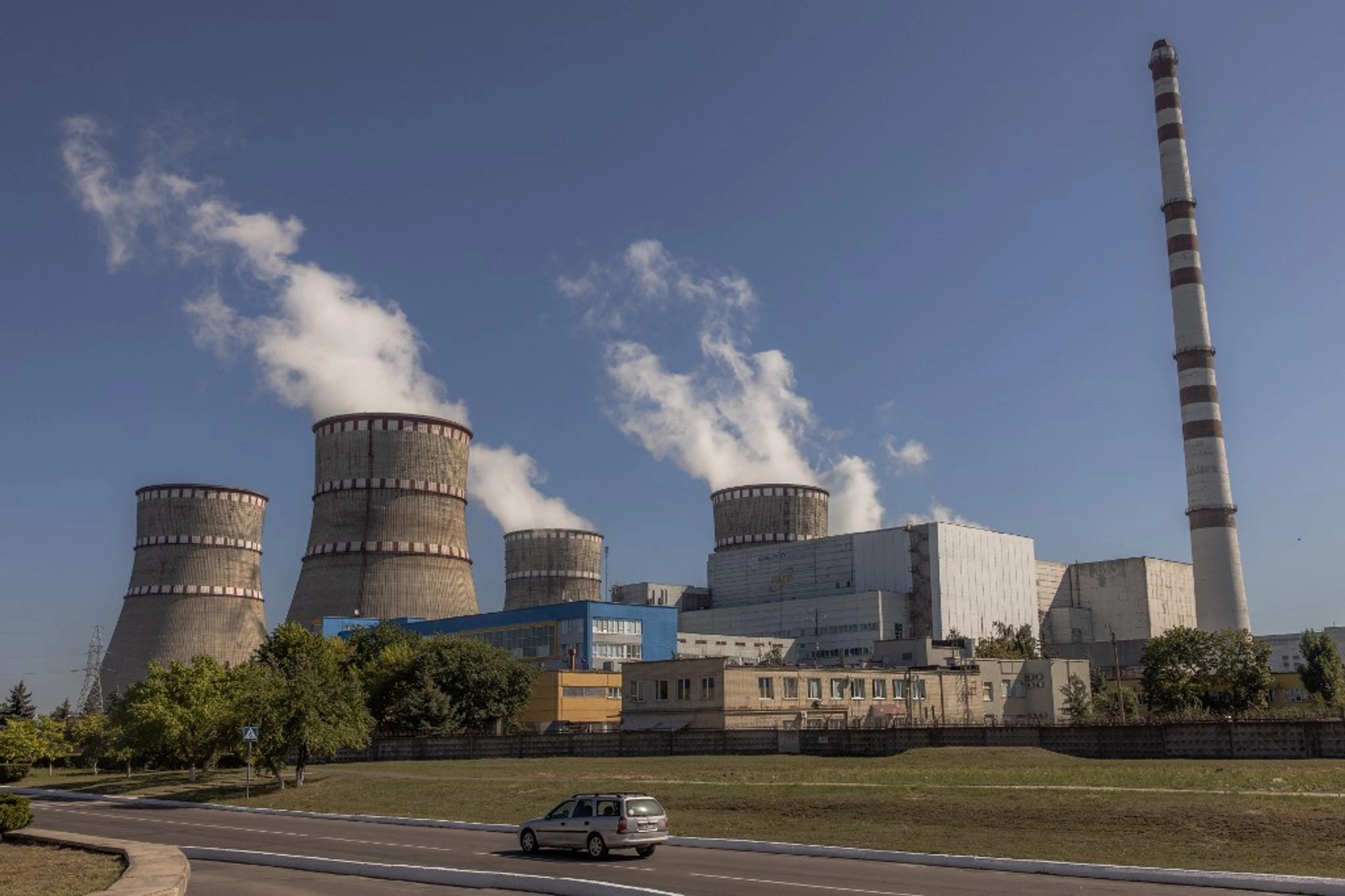 Ukraine Warns Russia May Target Nuclear Power Substations in New Energy Blackmail
