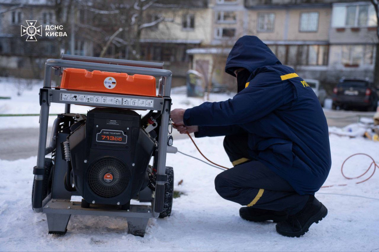 Poland Raises Over $250,000 for Generators as Kyiv Freezes After Russian Strikes