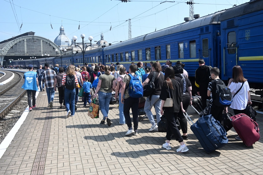 Чому українці повертаються з-за кордону додому: основні мотиви та чинники