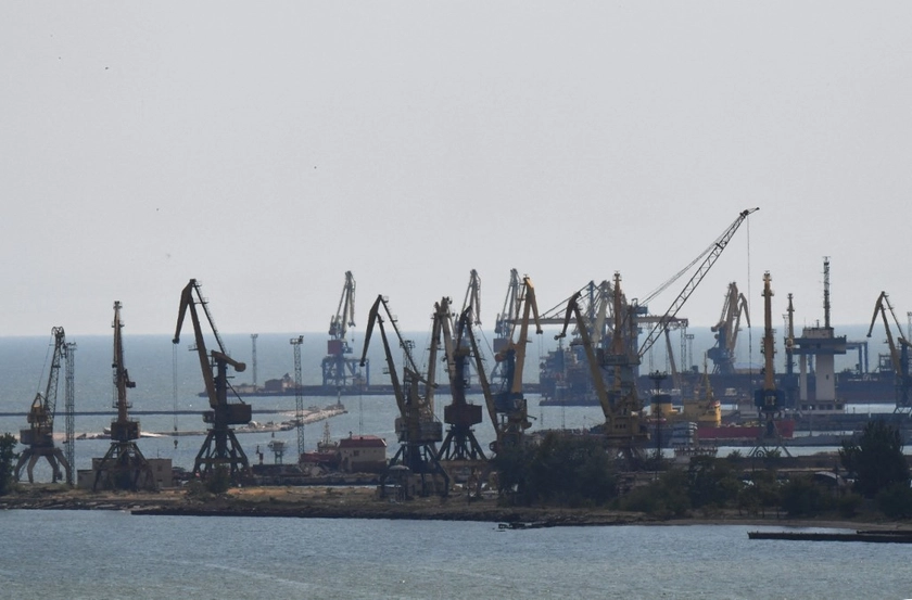 Росія продовжує інтегрувати окупований порт Маріуполя у власну економіку