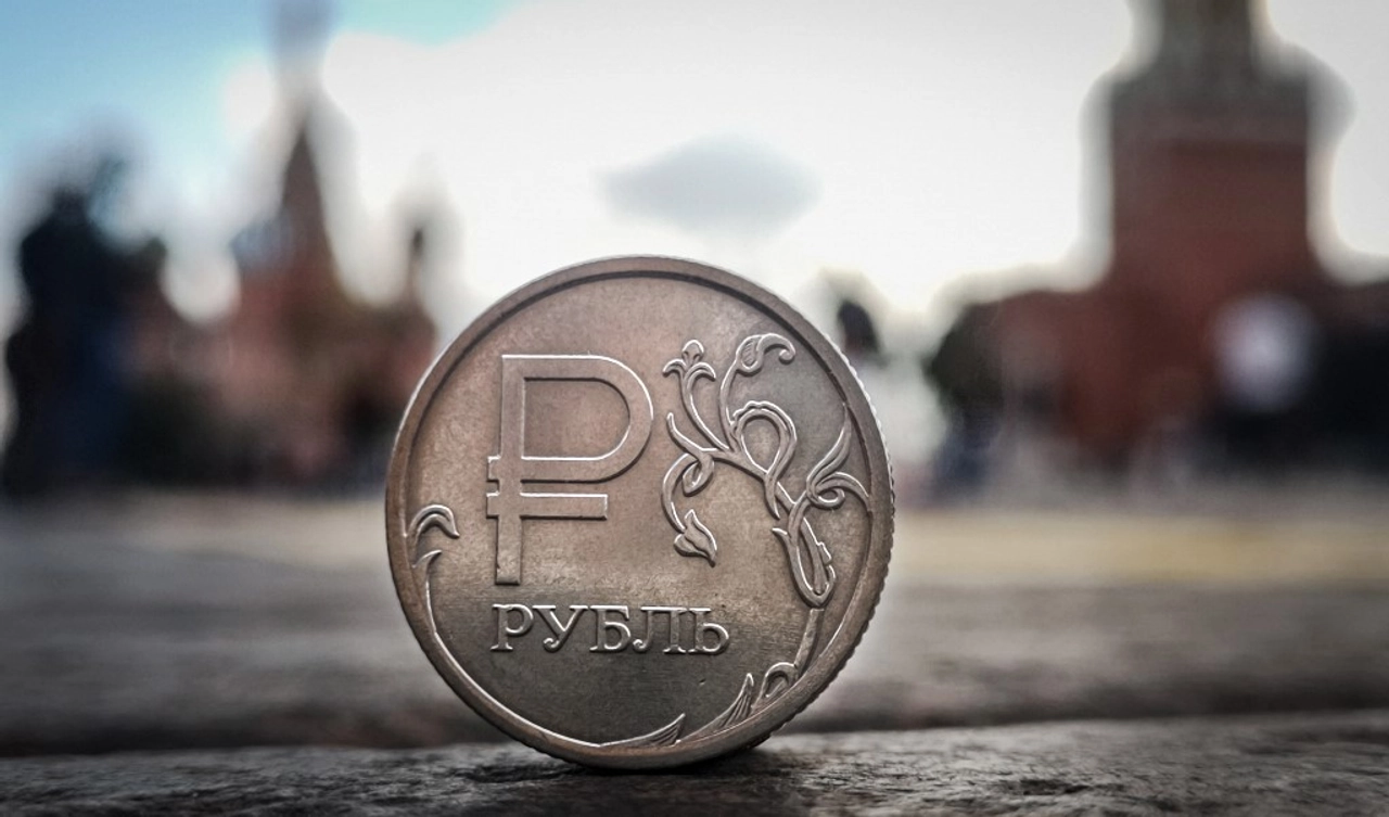 Russian Economy 'in Dead End' as War Costs Devour Budget