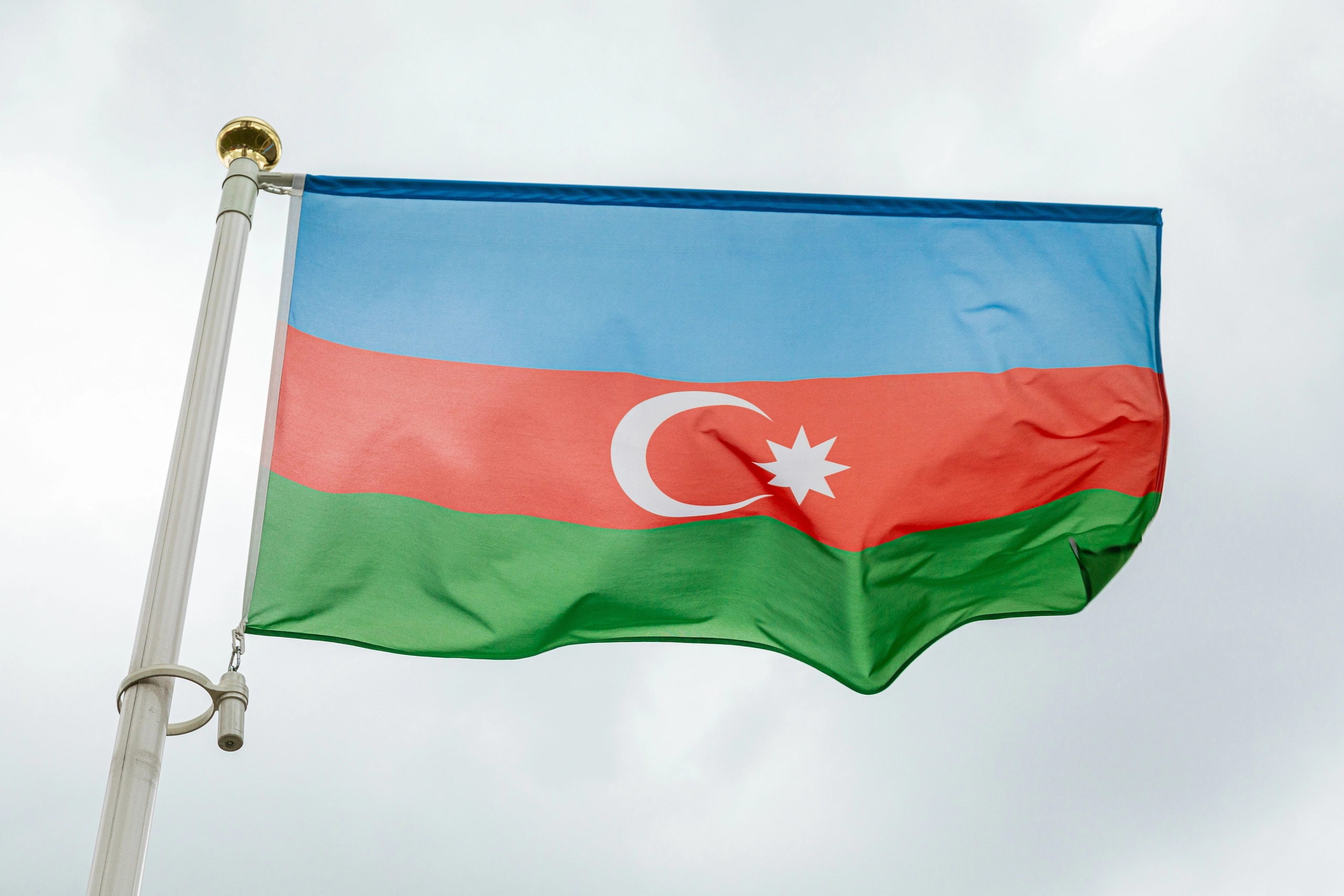 Азербайджан відправив в Україну нову партію енергетичного обладнання