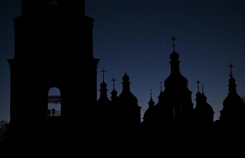 Zelensky to Order Extra Pay for Energy Workers Amid Winter Blackouts
