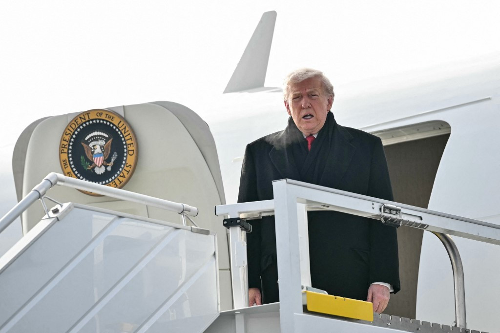 Trump Flies Into Davos Maelstrom Over Greenland