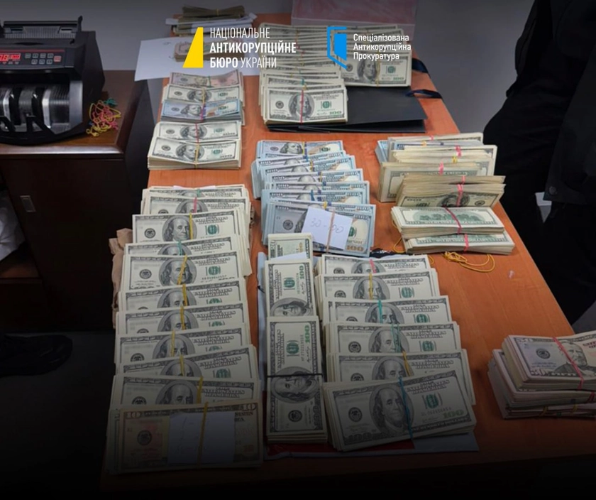 НАБУ вилучило понад $850 тисяч під час обшуків на Волинській митниці