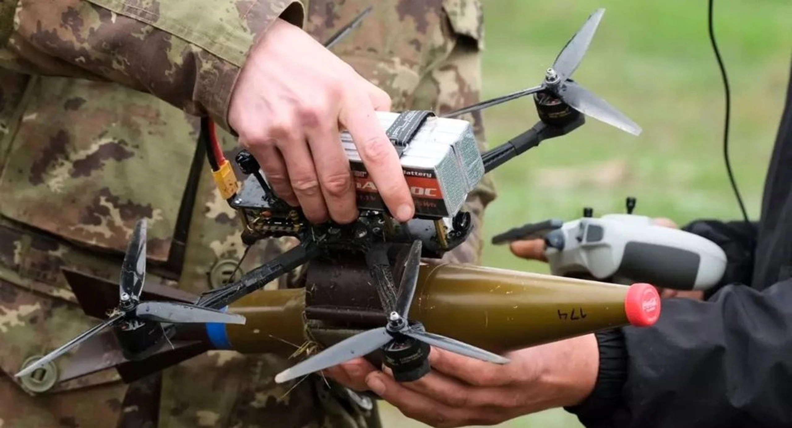 У Росії студентів під загрозою відрахування вербують у “безпілотні війська”