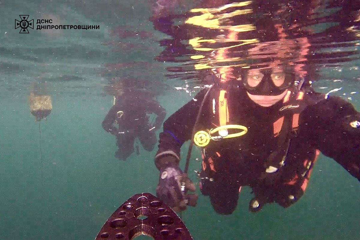 WATCH: In Icy Water and -15°C Cold, Kyiv Divers Fix Power Plant Leak