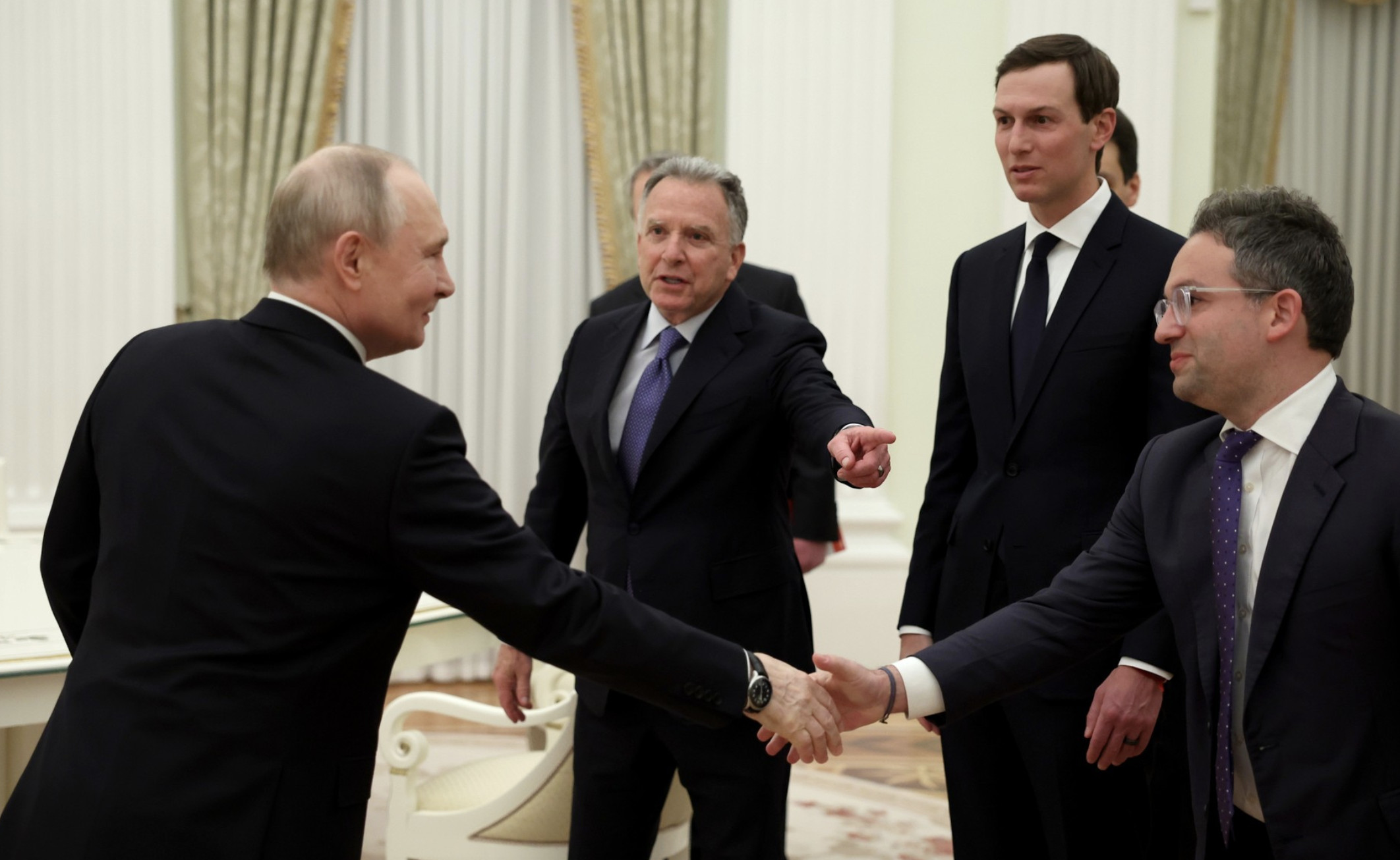 ‘Last Mile’ Moves to Desert: Ukraine Peace Talks Hit Abu Dhabi After Midnight Kremlin Huddle