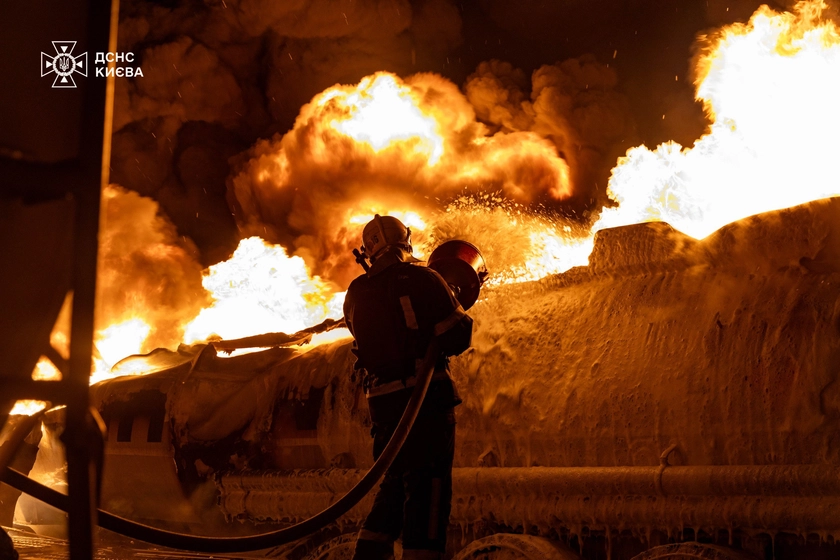 88,000 Homes in Kyiv Cut Off as Russia Launches Massive Strikes Amid Peace Talks