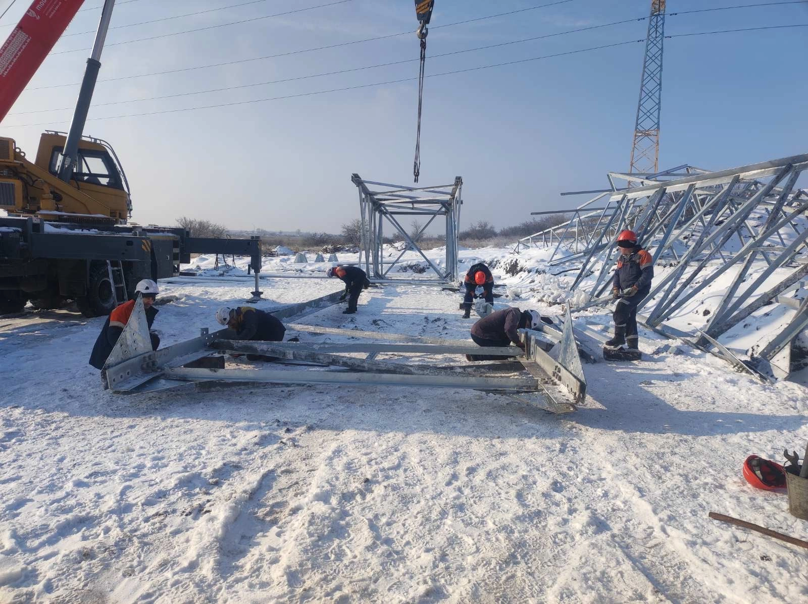 У Києві під час робіт на енергообʼєкті загинув рятувальник