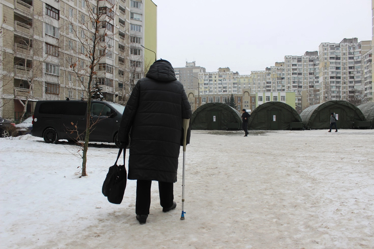 How a Tent Camp Operates in Kyiv District Left Without Heating for Over a Week
