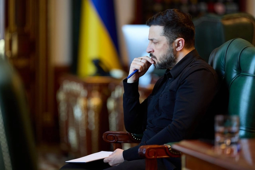 Зеленський підписав закони про продовження мобілізації та воєнного стану