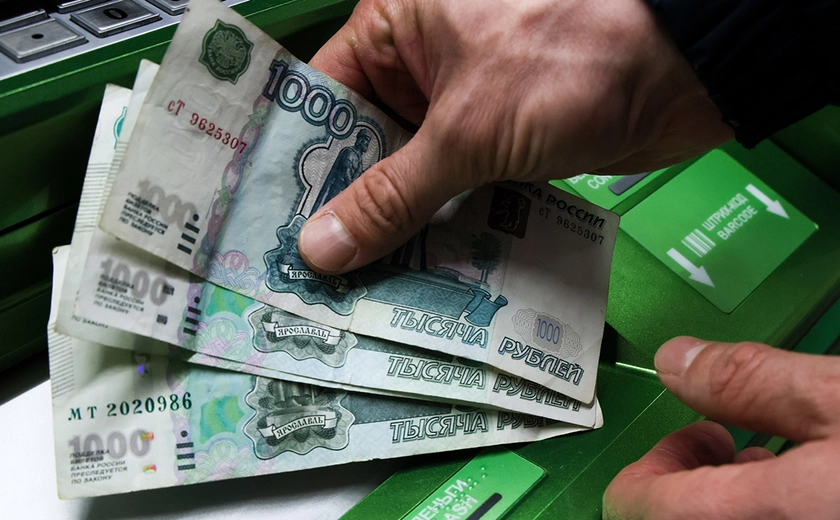 Росіяни масово забирають гроші з банків: що відбувається