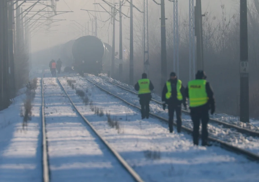 На залізниці Польщі перекинувся потяг з мазутом, що прямував до України