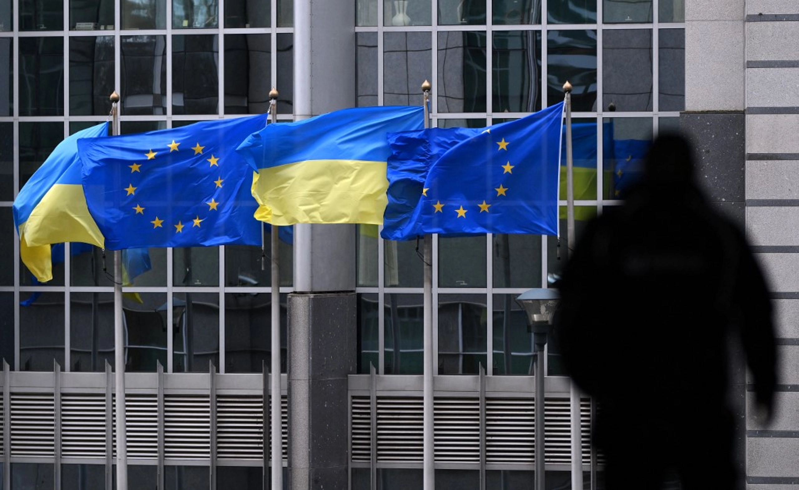 ЄС відмовився евакуювати посольство з Києва попри погрози Кремля