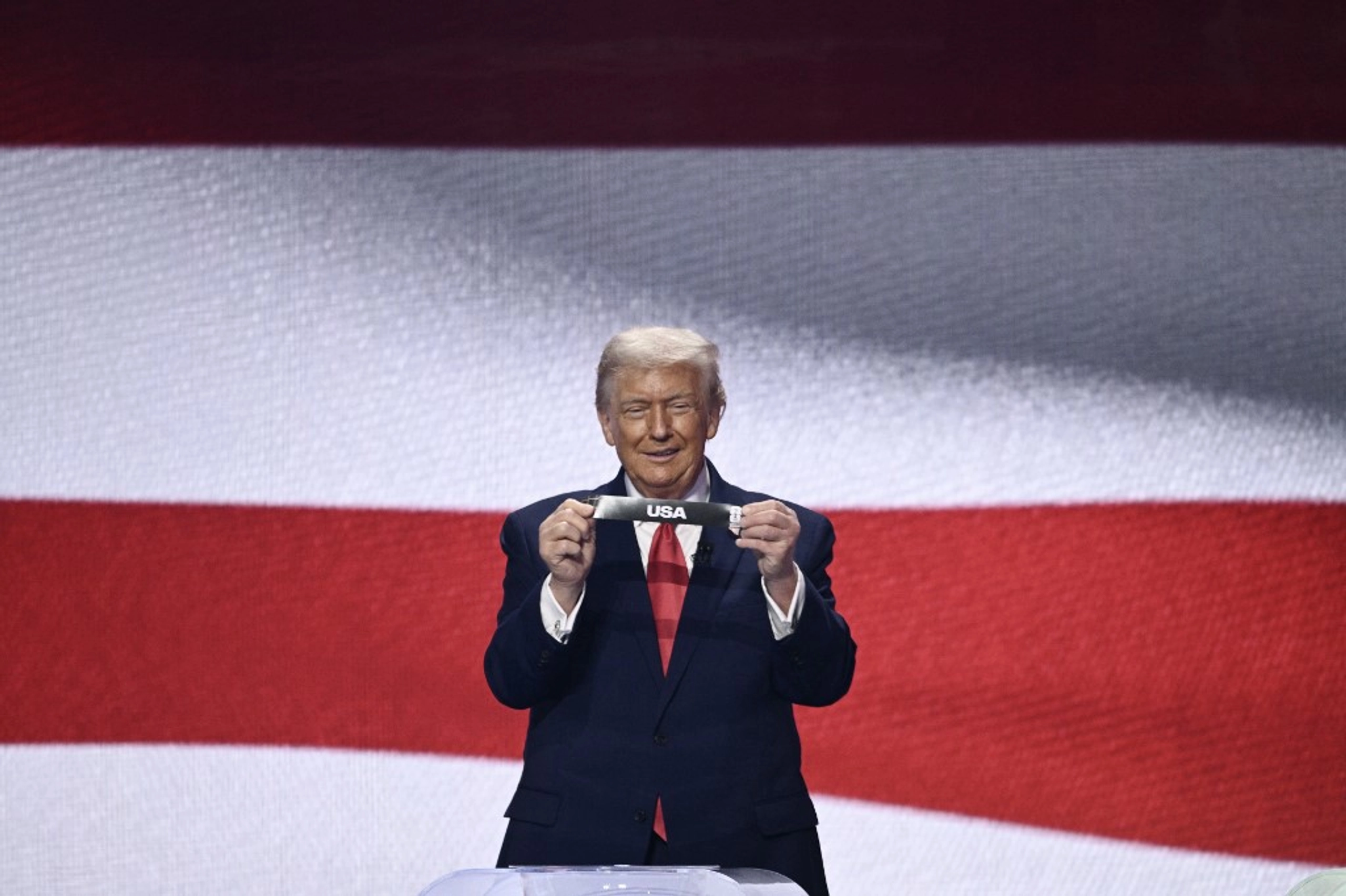 Трамп вимагає назвати на його честь аеропорт Даллес та вокзал Пенн-Стейшн