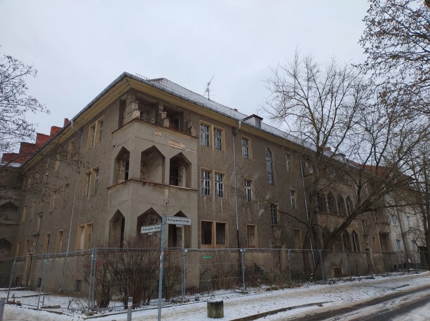 Berlin's Crumbling 'Russian Houses' Trapped in Bureaucratic Limbo