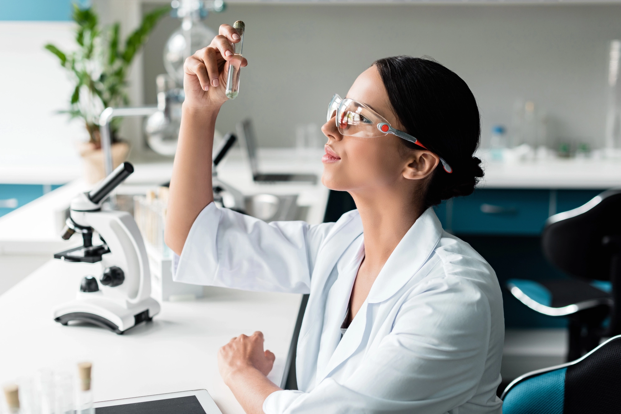 Наука без стереотипів: Україні потрібні жінки в STEM уже сьогодні