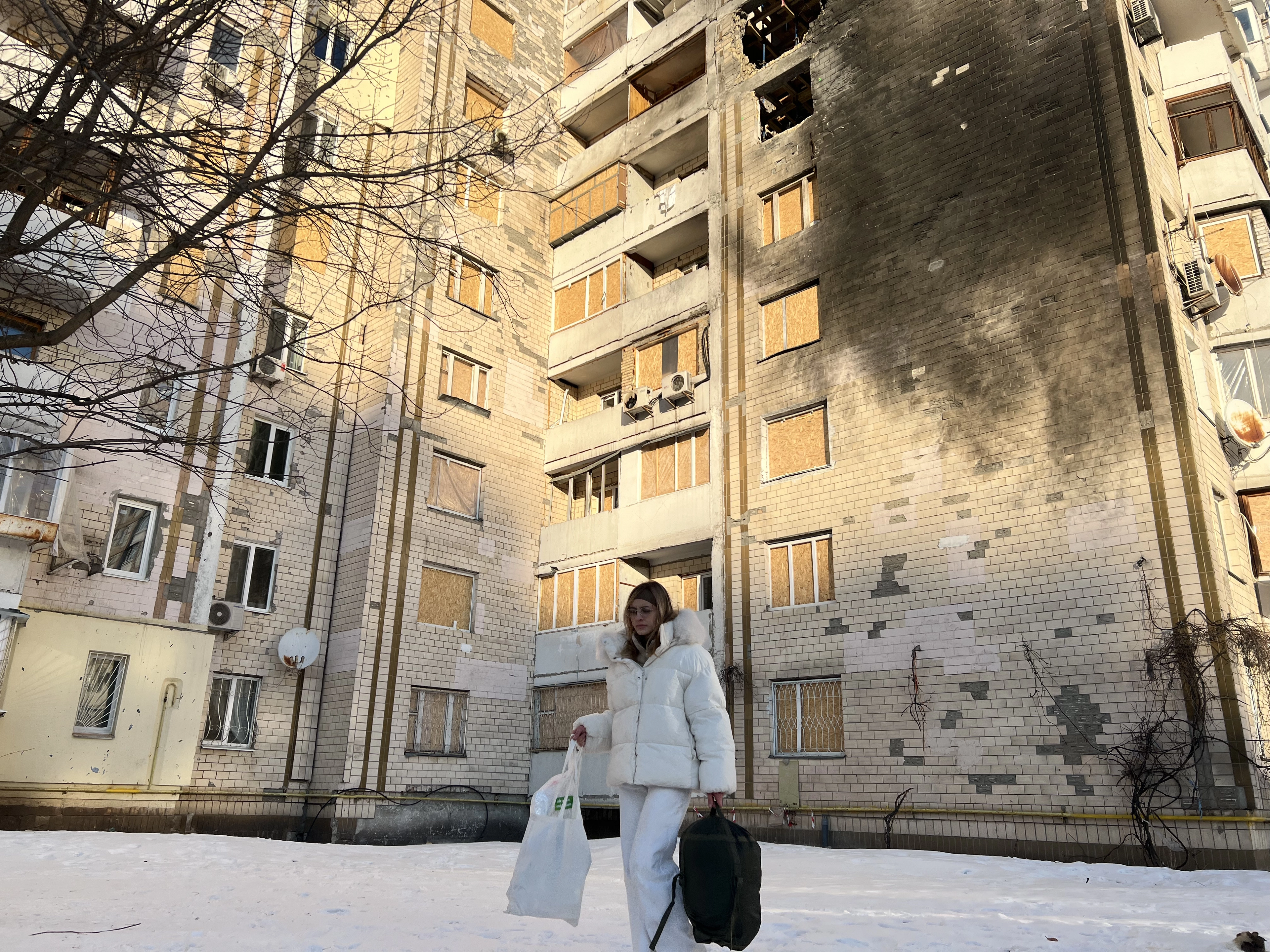 Frozen in Kyiv: Volunteers Rush to Aid Residents Left Without Heat