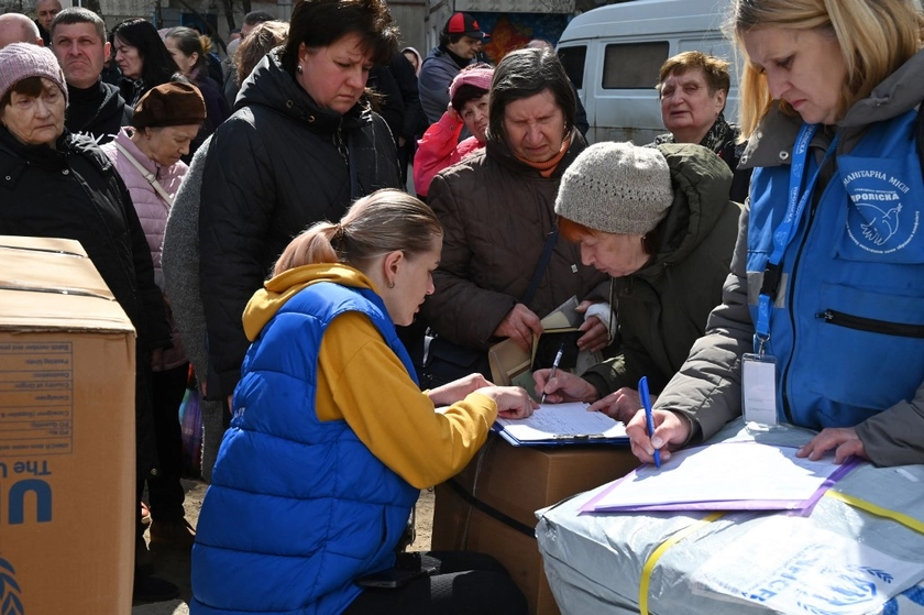 Поляків можуть висунути на Нобелівську премію миру за допомогу українцям