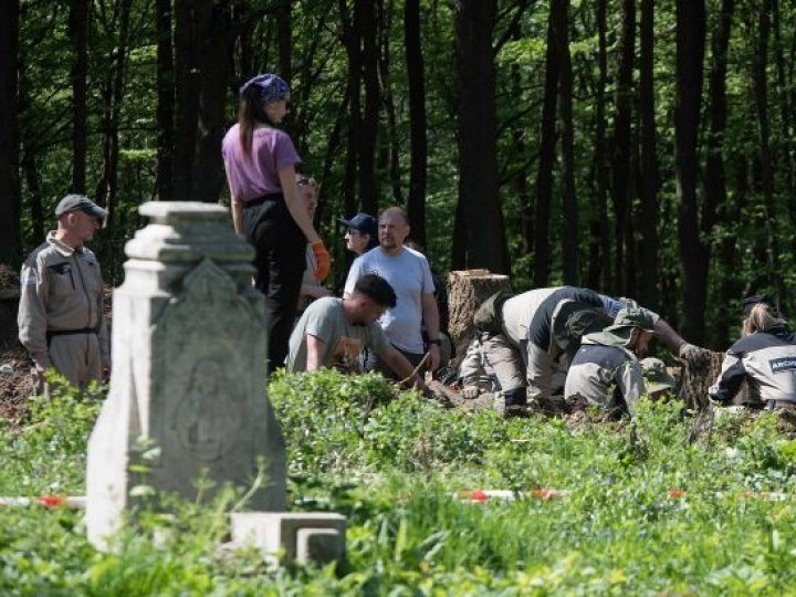 Польща вимагає системних дозволів на ексгумації жертв Волинської трагедії
