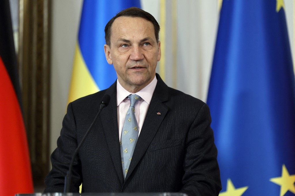 Poland’s Sikorski ‘Not Sure’ if Peace in Ukraine is a Priority for US