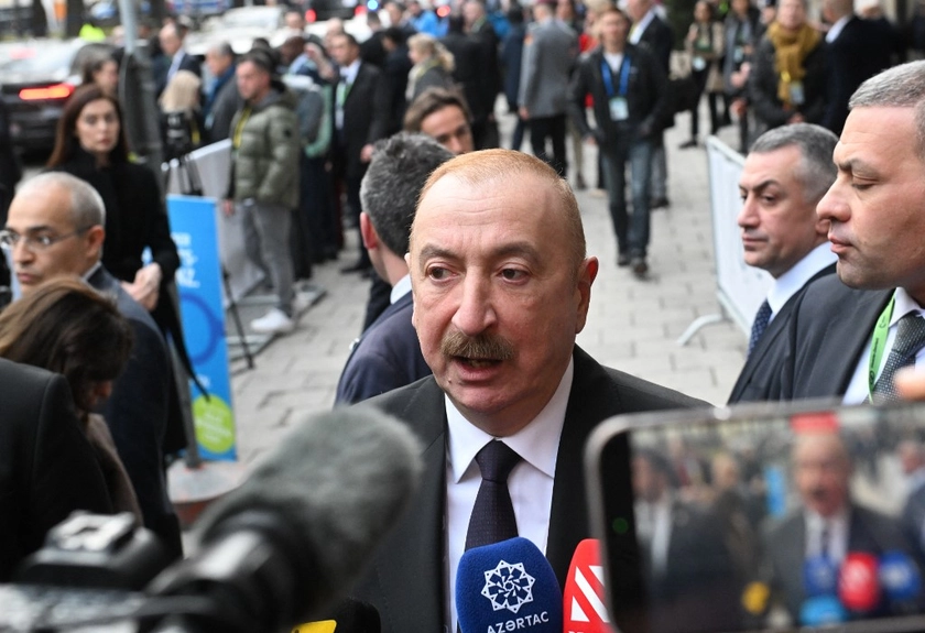Алієв заявив, що РФ навмисно обстріляла посольство Азербайджану в Києві - Москва заперечує
