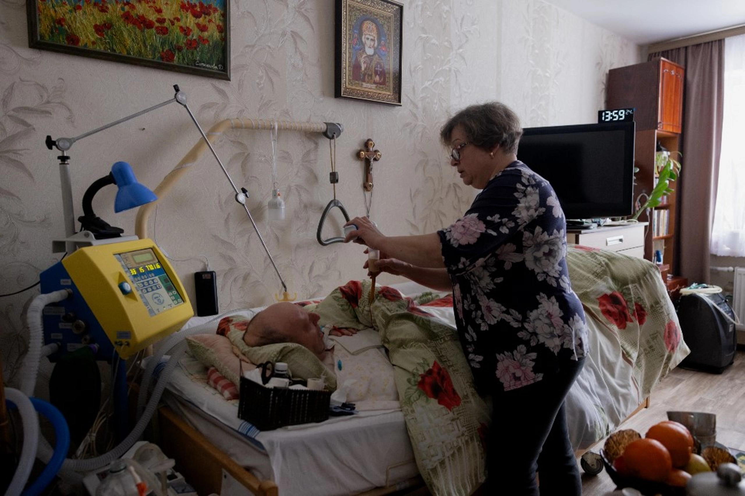 Ukrainian Wife Battles Blackouts to Keep Terminally Ill Husband Alive