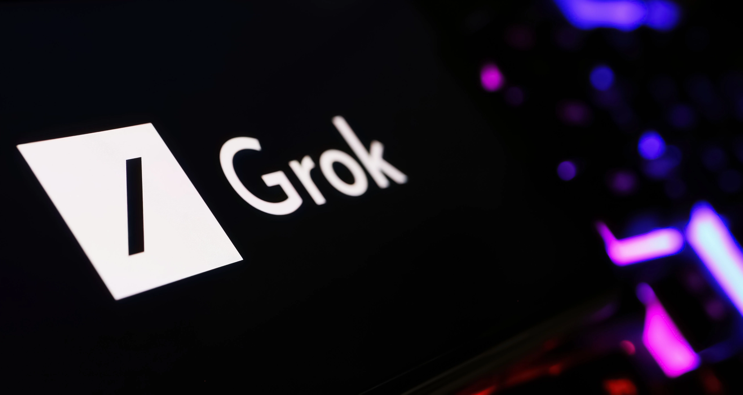 У ЄС перевіряють Grok через створення порнографічних дипфейків