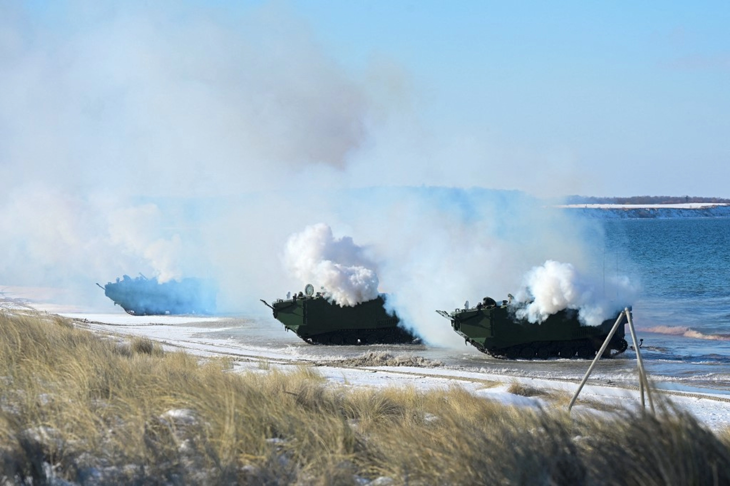 NATO Trains Storming Baltic Beach to Deter Russia