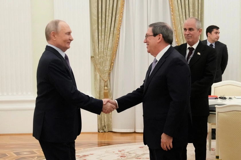 Putin Backs Cuba Amid US Sanctions but Offers No Concrete Support During Moscow Talks