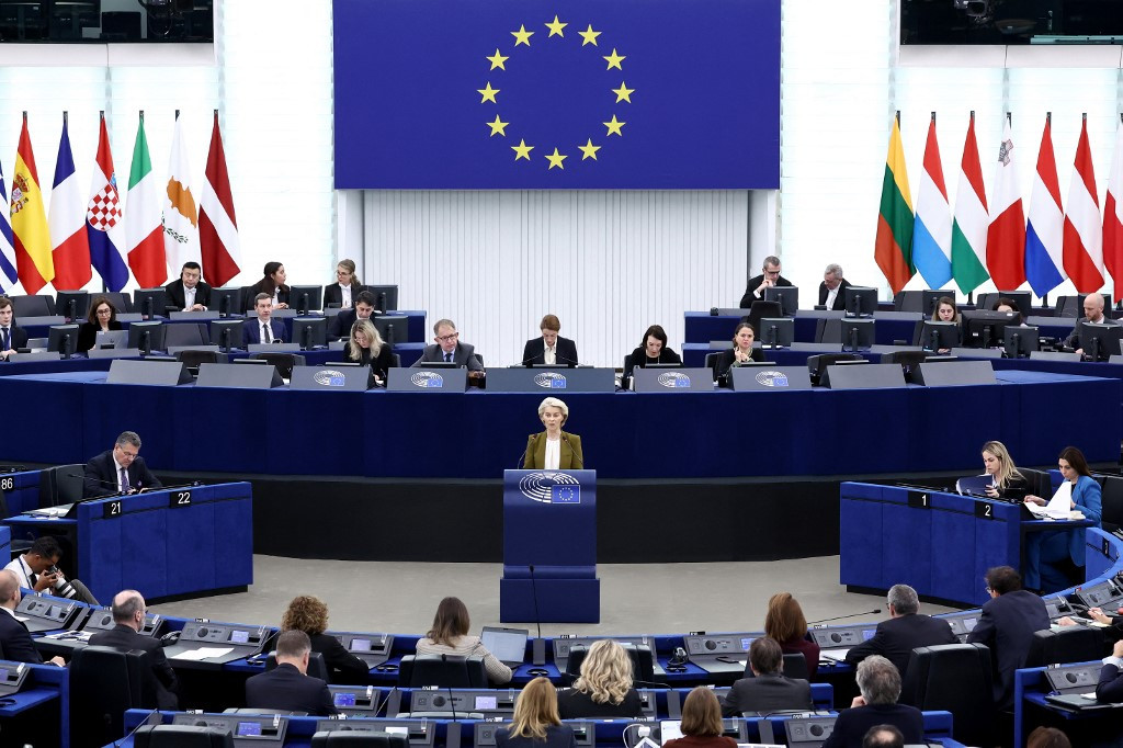 European Commission Urges Hungary To Respect €90B Ukraine Loan Deal